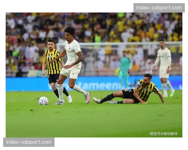 朗斯vs图卢兹：主队0-2落后连追三球完成惊天逆转